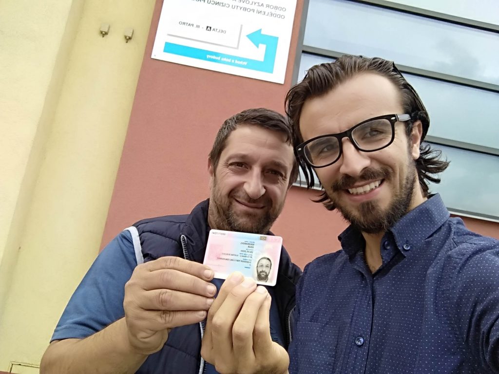 Varlık Transport şoförü çalışma kartını teslim alırken